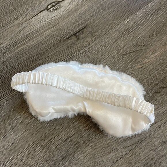 LUXE + WILLOW PLUSH BRIDE SLEEP MASK - Picture 5 of 6